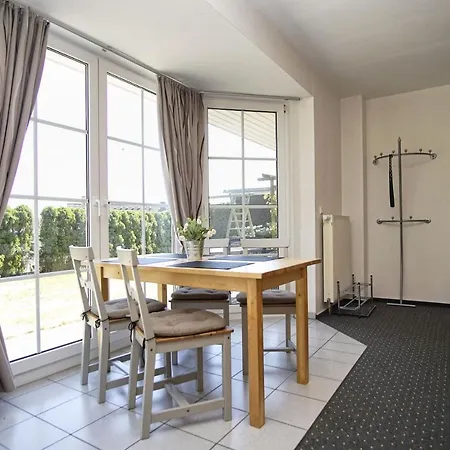 Nah Am Meer, Ruhige Lage, Gratis Nutzung Vom Ahoi Erlebnisbad Und Sauna In Sellin - Haus Inselblick 01 شقة غورين