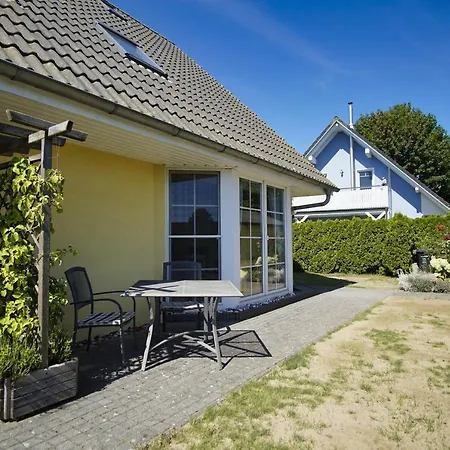 Nah Am Meer, Ruhige Lage, Gratis Nutzung Vom Ahoi Erlebnisbad Und Sauna In Sellin - Haus Inselblick 01 * غورين