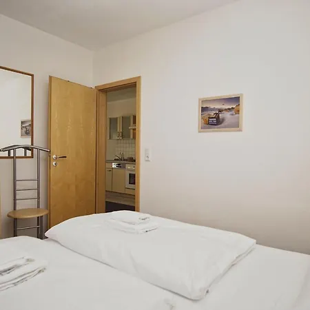 Nah Am Meer, Ruhige Lage, Gratis Nutzung Vom Ahoi Erlebnisbad Und Sauna In Sellin - Haus Inselblick 01