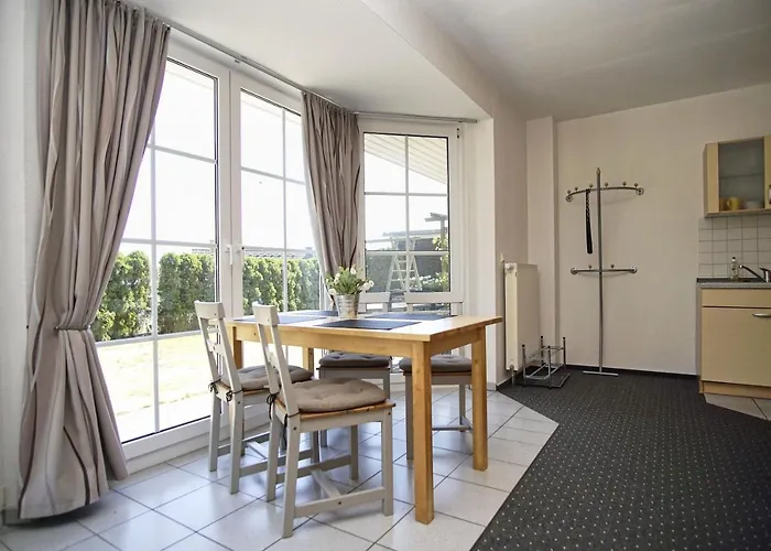 Nah Am Meer, Ruhige Lage, Gratis Nutzung Vom Ahoi Erlebnisbad Und Sauna In Sellin - Haus Inselblick 01 Appartement Goehren (Ruegen)