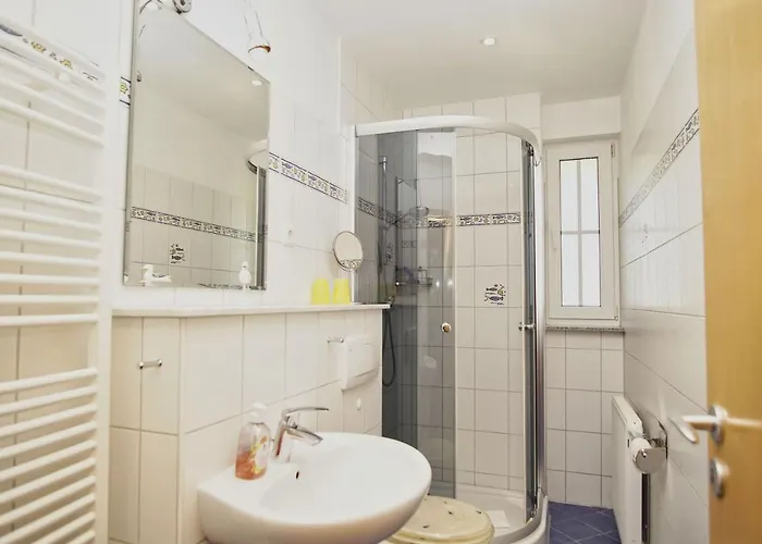 Appartement Nah Am Meer, Ruhige Lage, Gratis Nutzung Vom Ahoi Erlebnisbad Und Sauna In Sellin - Haus Inselblick 01 Goehren (Ruegen)